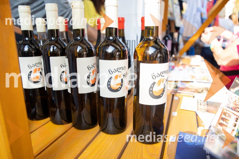 Dobrodelni bazar Mednarodnega združenja žensk - Sila