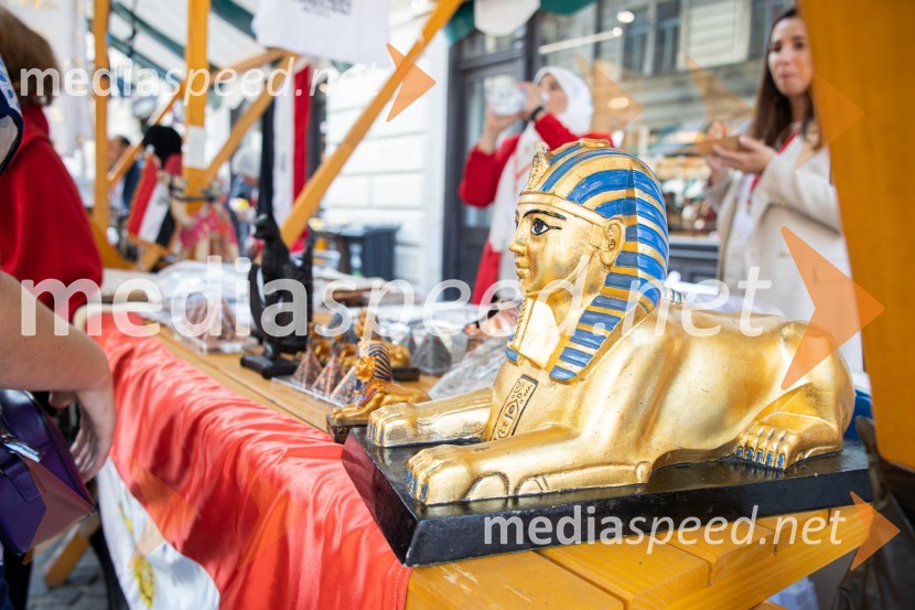 Dobrodelni bazar Mednarodnega združenja žensk - Sila