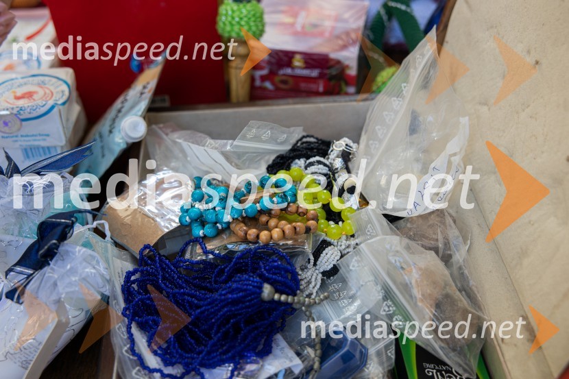 Dobrodelni bazar Mednarodnega združenja žensk - Sila