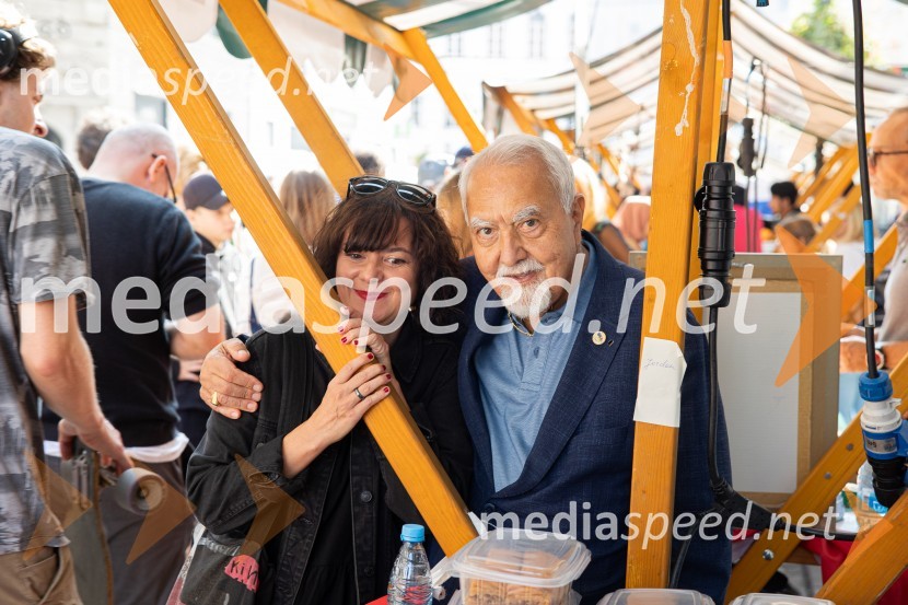 Dobrodelni bazar Mednarodnega združenja žensk - Sila