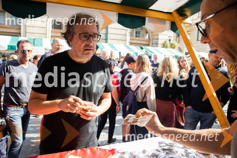 Dobrodelni bazar Mednarodnega združenja žensk - Sila