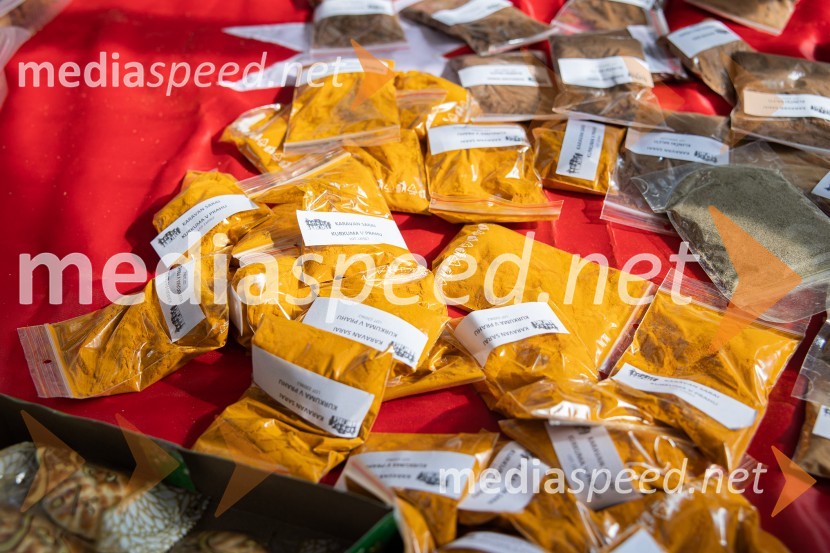 Dobrodelni bazar Mednarodnega združenja žensk - Sila