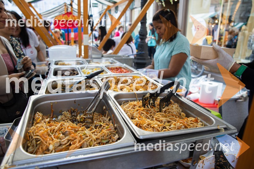 Dobrodelni bazar Mednarodnega združenja žensk - Sila