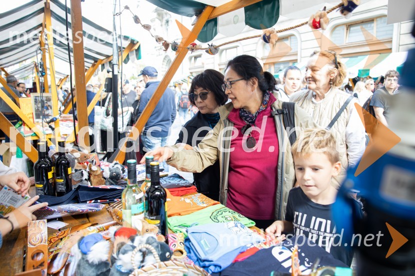 Dobrodelni bazar Mednarodnega združenja žensk - Sila
