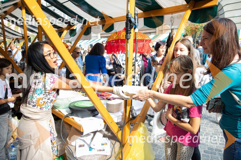 Dobrodelni bazar Mednarodnega združenja žensk - Sila