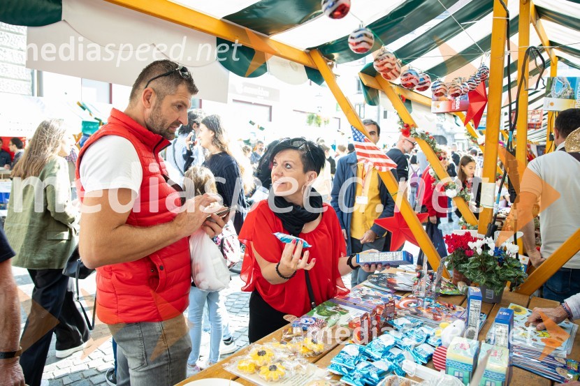 Dobrodelni bazar Mednarodnega združenja žensk - Sila