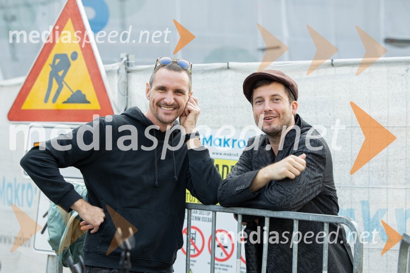 Dobrodelni bazar Mednarodnega združenja žensk - Sila