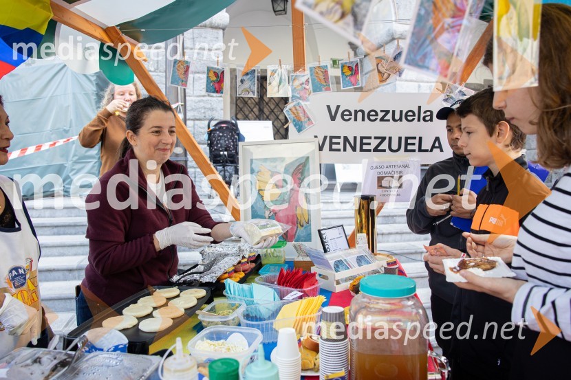 Dobrodelni bazar Mednarodnega združenja žensk - Sila