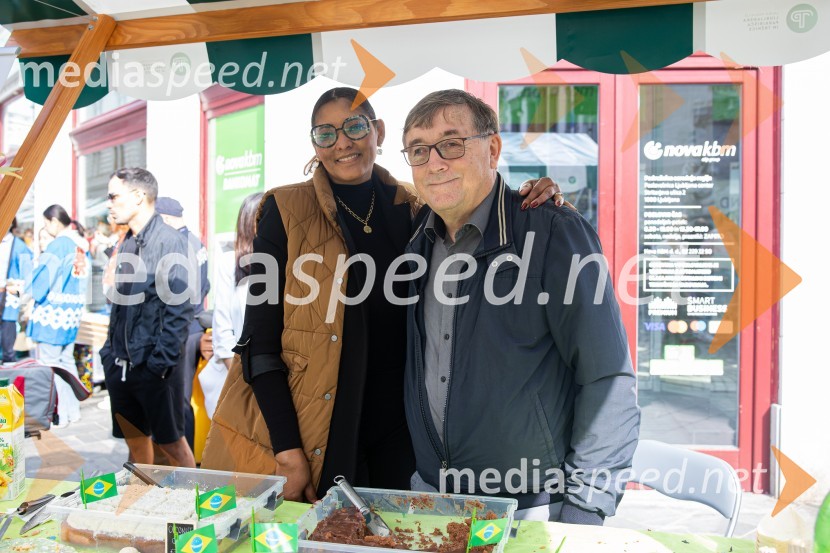 Dobrodelni bazar Mednarodnega združenja žensk - Sila