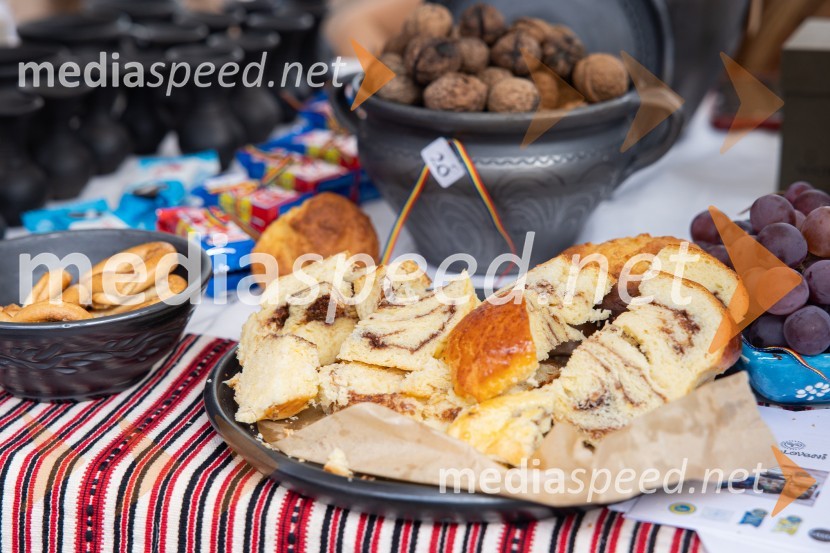 Dobrodelni bazar Mednarodnega združenja žensk - Sila