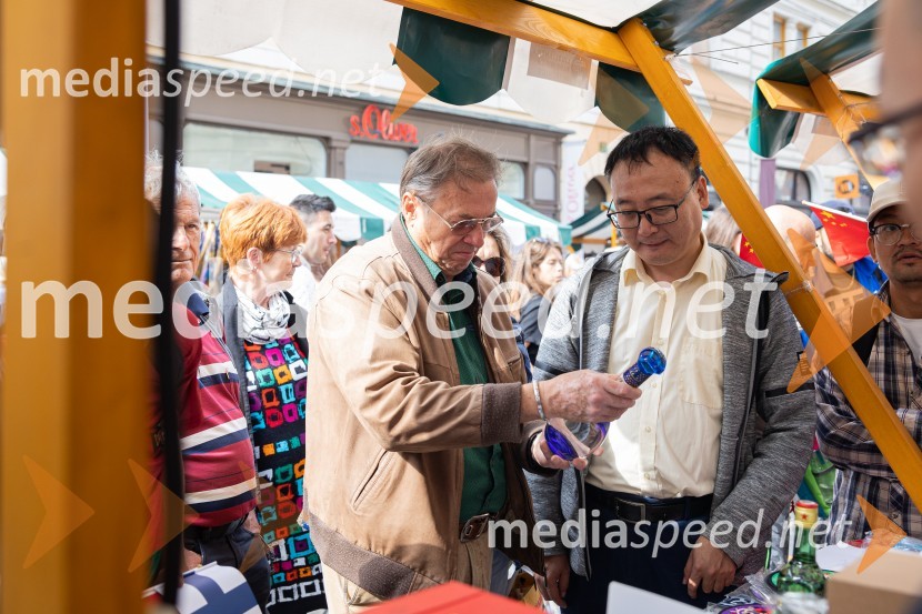 Dobrodelni bazar Mednarodnega združenja žensk - Sila