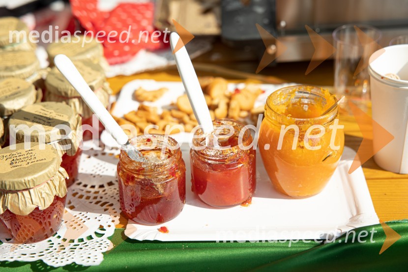 Dobrodelni bazar Mednarodnega združenja žensk - Sila