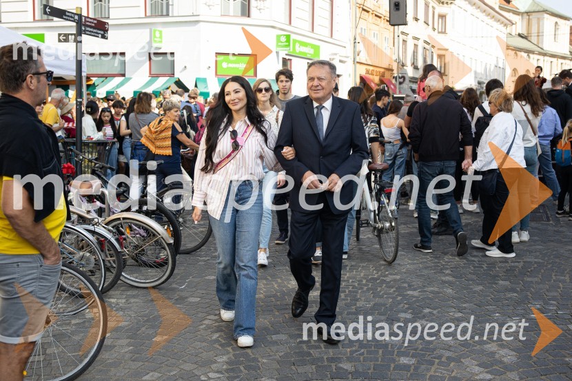 Dobrodelni bazar Mednarodnega združenja žensk - Sila