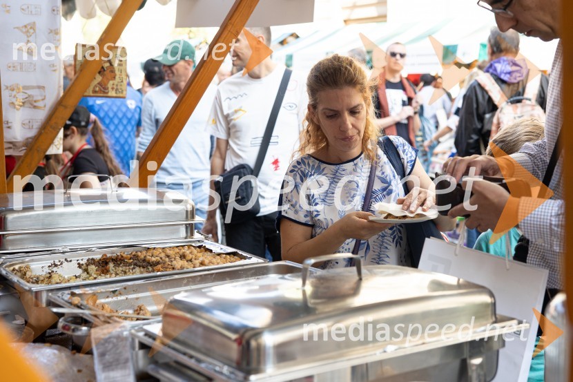 Dobrodelni bazar Mednarodnega združenja žensk - Sila