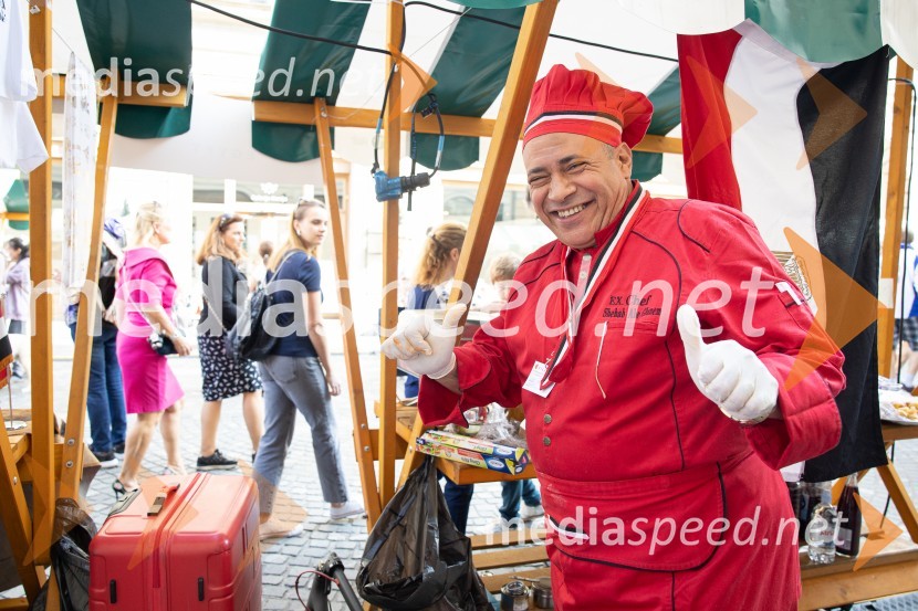Dobrodelni bazar Mednarodnega združenja žensk - Sila