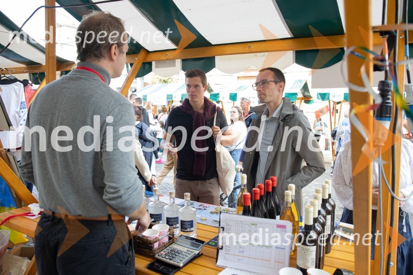Dobrodelni bazar Mednarodnega združenja žensk - Sila