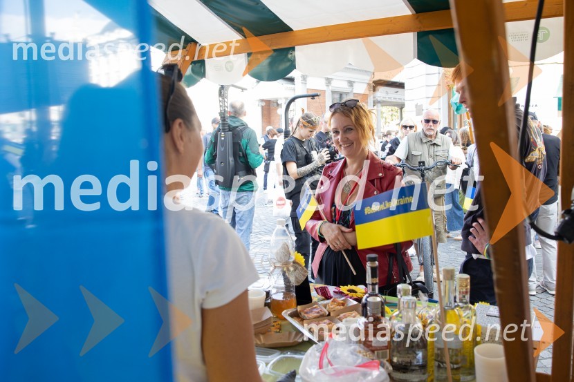 Dobrodelni bazar Mednarodnega združenja žensk - Sila
