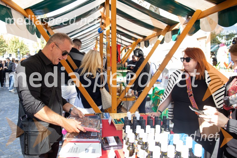 Dobrodelni bazar Mednarodnega združenja žensk - Sila