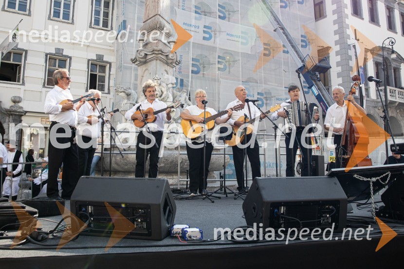Dobrodelni bazar Mednarodnega združenja žensk - Sila