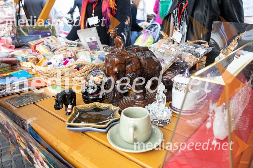 Dobrodelni bazar Mednarodnega združenja žensk - Sila