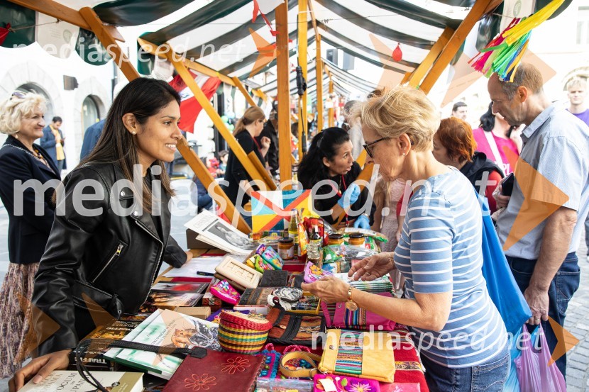 Dobrodelni bazar Mednarodnega združenja žensk - Sila