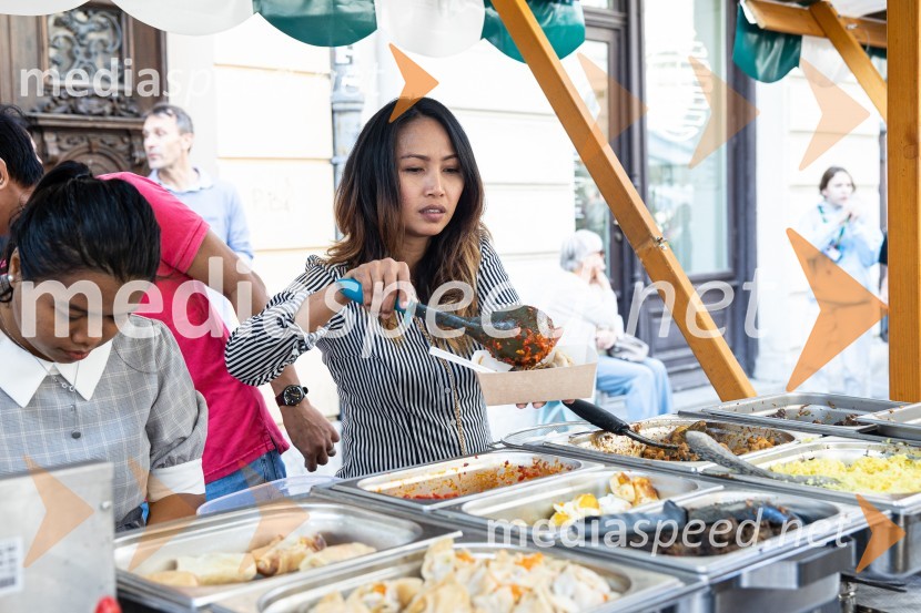 Dobrodelni bazar Mednarodnega združenja žensk - Sila