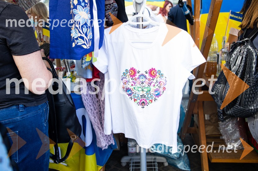 Dobrodelni bazar Mednarodnega združenja žensk - Sila