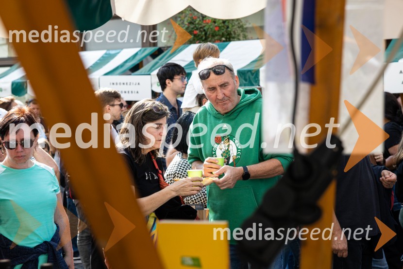 Dobrodelni bazar Mednarodnega združenja žensk - Sila