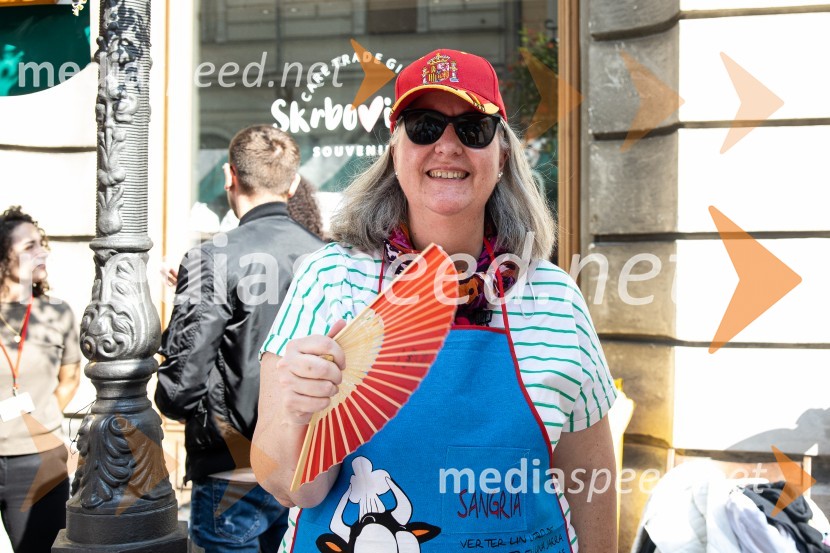 Dobrodelni bazar Mednarodnega združenja žensk - Sila