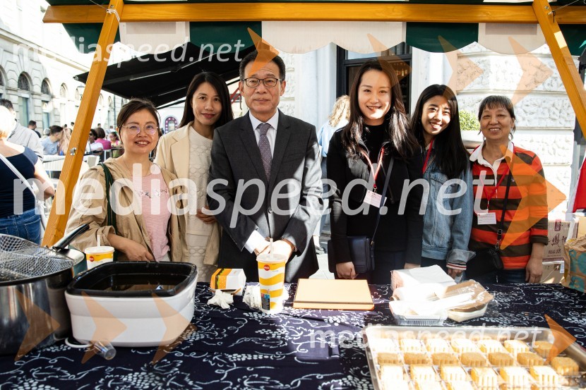 Dobrodelni bazar Mednarodnega združenja žensk - Sila