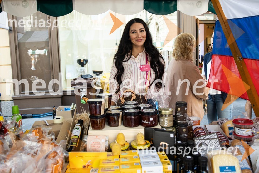 Dobrodelni bazar Mednarodnega združenja žensk - Sila