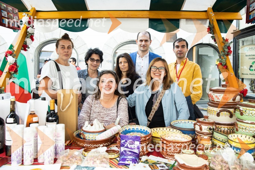 Dobrodelni bazar Mednarodnega združenja žensk - Sila