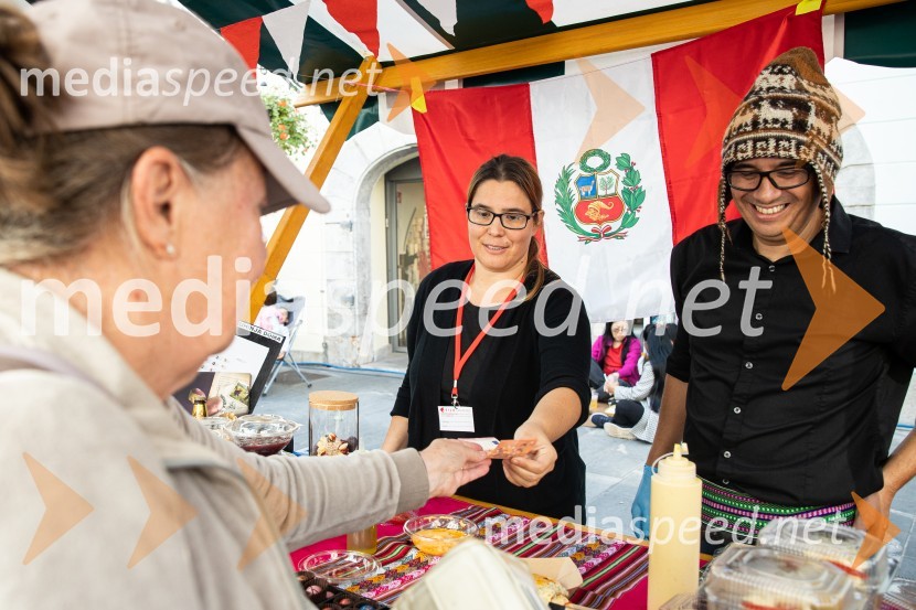Dobrodelni bazar Mednarodnega združenja žensk - Sila