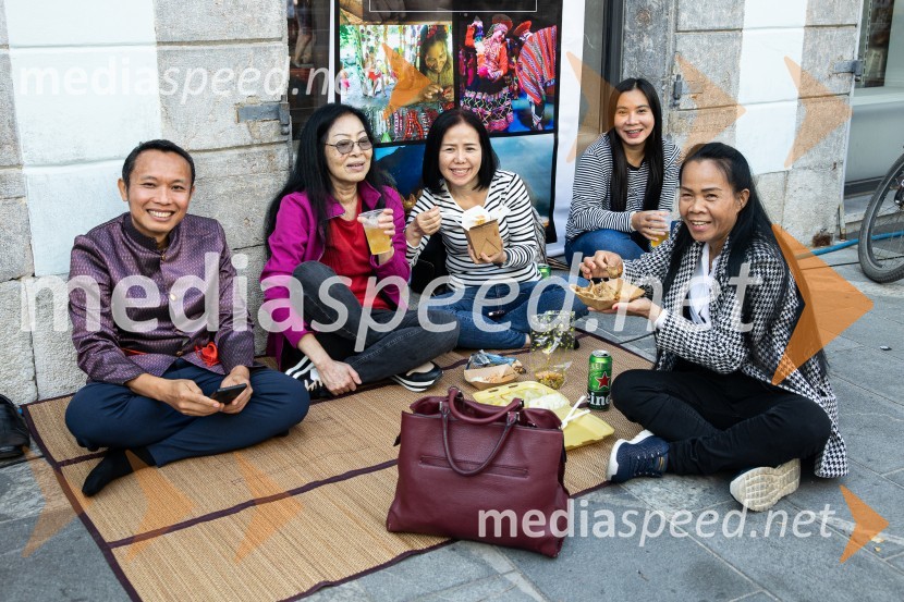 Dobrodelni bazar Mednarodnega združenja žensk - Sila