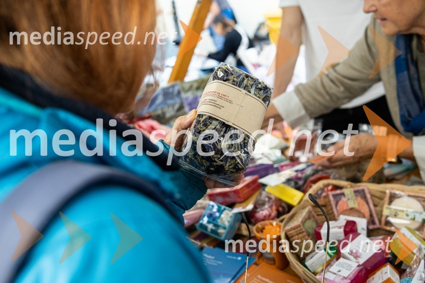 Dobrodelni bazar Mednarodnega združenja žensk - Sila