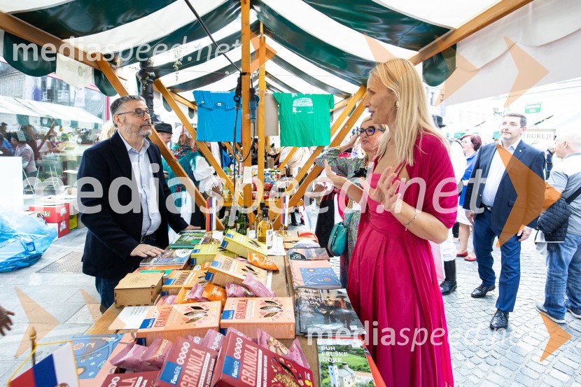  Lali Sladjana Ilic, predsednica, društvo SILA IWCL - International Women's Club LjubljanaDobrodelni bazar Mednarodnega združenja žensk - Sila
