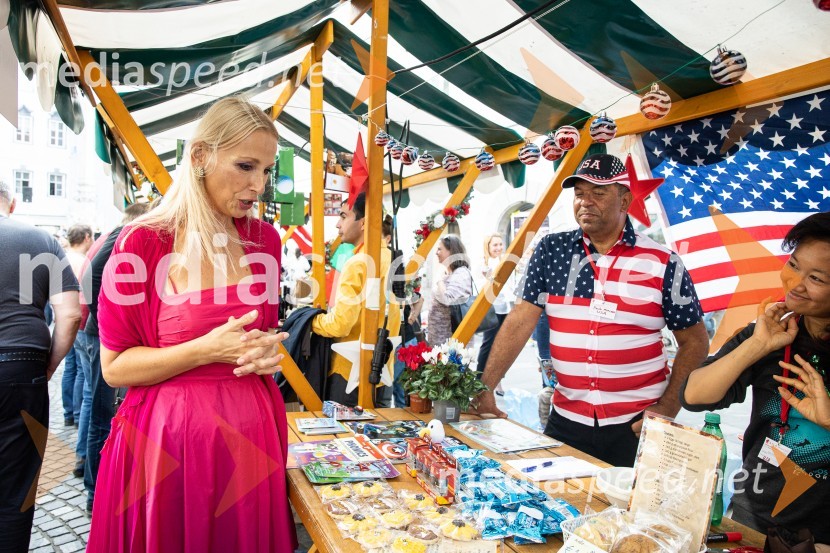  Lali Sladjana Ilic, predsednica, društvo SILA IWCL - International Women's Club LjubljanaDobrodelni bazar Mednarodnega združenja žensk - Sila