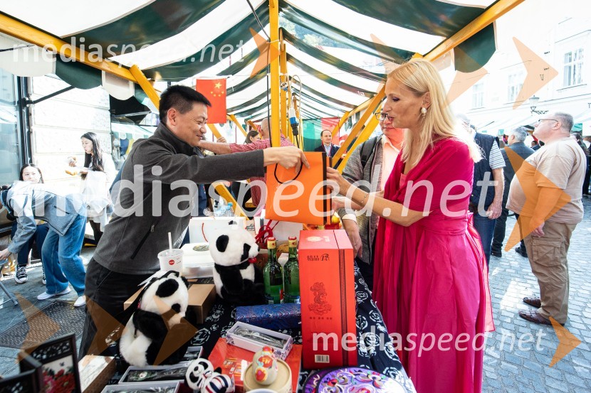  ... ;  Lali Sladjana Ilic, predsednica, društvo SILA IWCL - International Women's Club LjubljanaDobrodelni bazar Mednarodnega združenja žensk - Sila