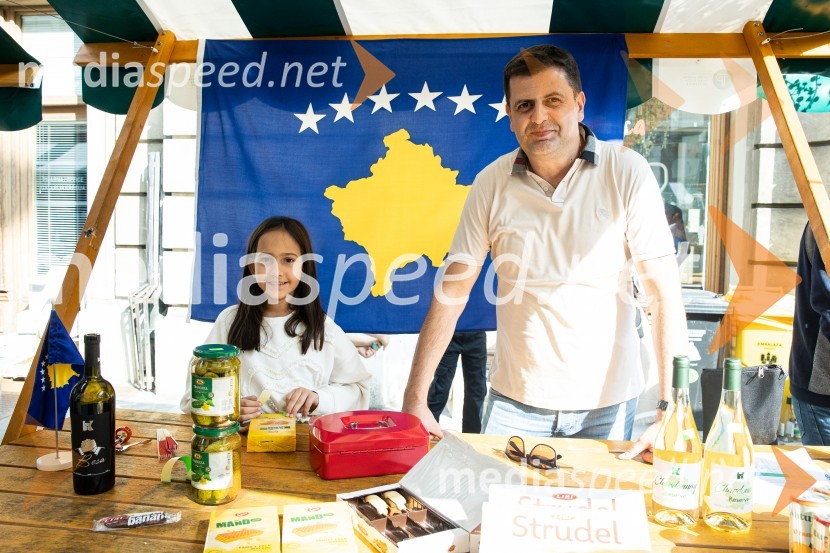 Dobrodelni bazar Mednarodnega združenja žensk - Sila