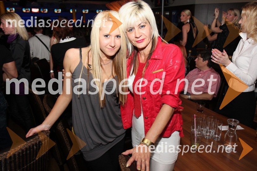 Sandra in Karmen Auer, hči in žena Stojana AuerjaTony Cetinski, koncert v Bowling centru Strike