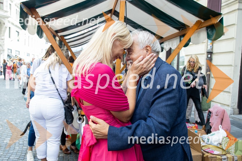  Lali Sladjana Ilic, predsednica, društvo SILA IWCL - International Women's Club Ljubljana;  ... Dobrodelni bazar Mednarodnega združenja žensk - Sila