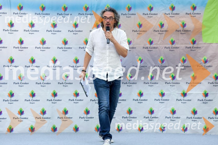  Tomaž Klepač, pevec, radijski voditeljModna revija Vulcano models 2023