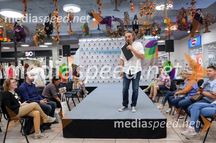  Tomaž Klepač, pevec, radijski voditeljModna revija Vulcano models 2023