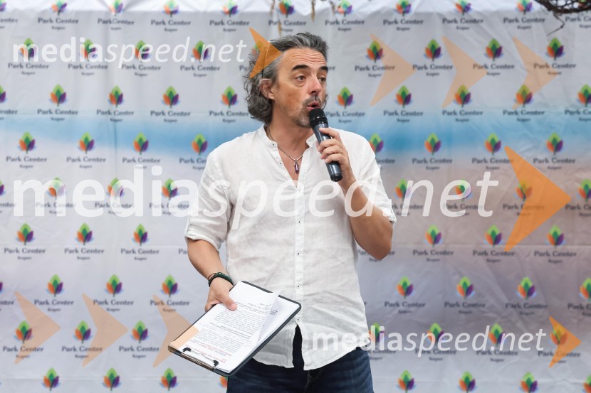  Tomaž Klepač, pevec, radijski voditeljModna revija Vulcano models 2023