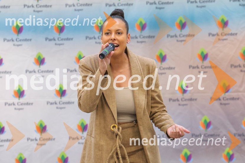  Maria Masle, pevkaModna revija Vulcano models 2023