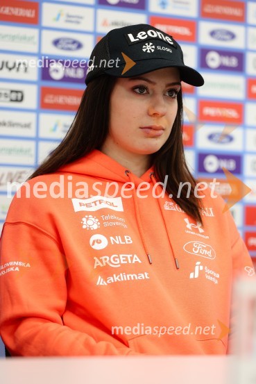  Andreja  Slokar, smučarkaNovinarska konferenca alpskih smučark in smučarjev, ki bodo nastopili na prvi tekmi FIS svetovnega pokala v Söldnu