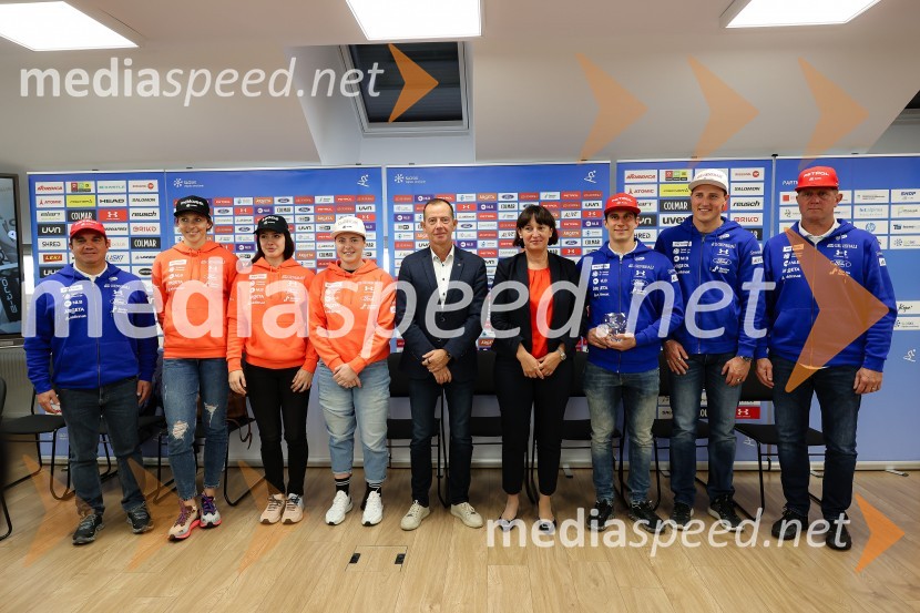  Grega Koštomaj, glavni trener ženske smučarske reprezentance;  Ana Bucik Jogan, smučarka;  Andreja  Slokar, smučarka;  Neja  Dvornik, alpska smučarka;  Enzo Smrekar, predsednik uprave Droge Kolinske in glavni direktor strateškega poslovnega področja v Atlantic Grupi, predsednik SZS, podpredsednik Olimpijskega komiteja Slovenije;  Nada Drobne Popović,  predsednica uprave, Petrol d.d;  Žan Kranjec, smučar;  Štefan Hadalin, alpski smučar;  Klemen Bergant, odgvorni trener za tehnične discipline za svetovni pokalNovinarska konferenca alpskih smučark in smučarjev, ki bodo nastopili na prvi tekmi FIS svetovnega pokala v Söldnu