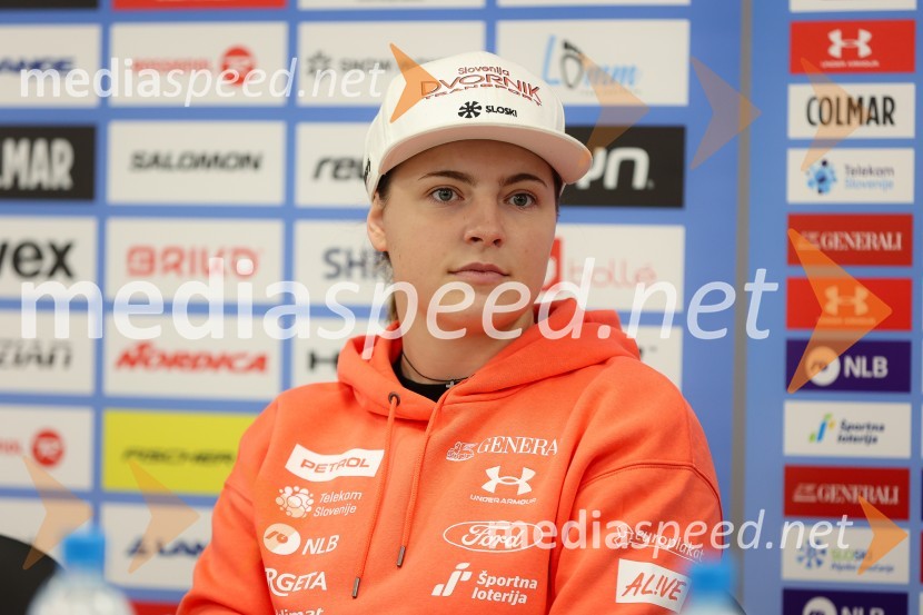  Neja  Dvornik, alpska smučarkaNovinarska konferenca alpskih smučark in smučarjev, ki bodo nastopili na prvi tekmi FIS svetovnega pokala v Söldnu