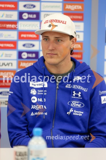  Štefan Hadalin, alpski smučarNovinarska konferenca alpskih smučark in smučarjev, ki bodo nastopili na prvi tekmi FIS svetovnega pokala v Söldnu