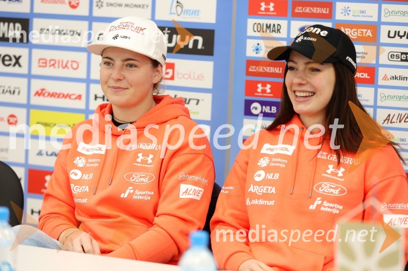  Neja  Dvornik, alpska smučarka;  Andreja  Slokar, smučarkaNovinarska konferenca alpskih smučark in smučarjev, ki bodo nastopili na prvi tekmi FIS svetovnega pokala v Söldnu